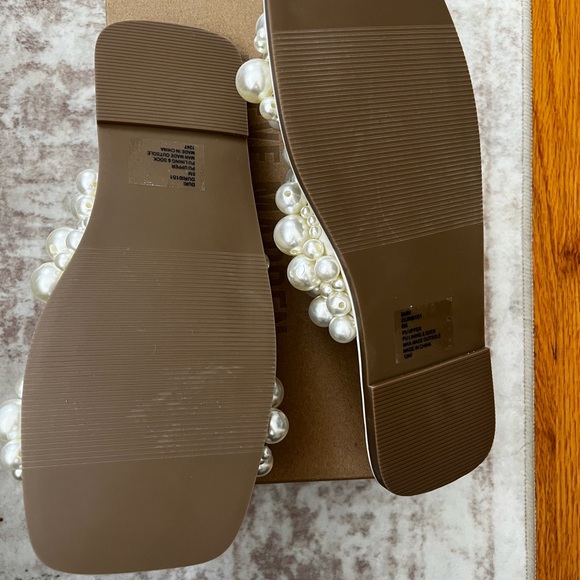 Steve Madden Women's Pearl Embellished White Sandals - Picture 3 of 3